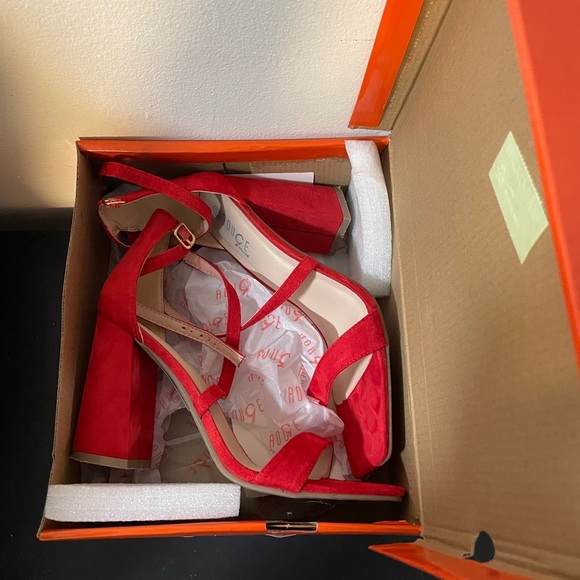 SEXY RED - Picture 3 of 10